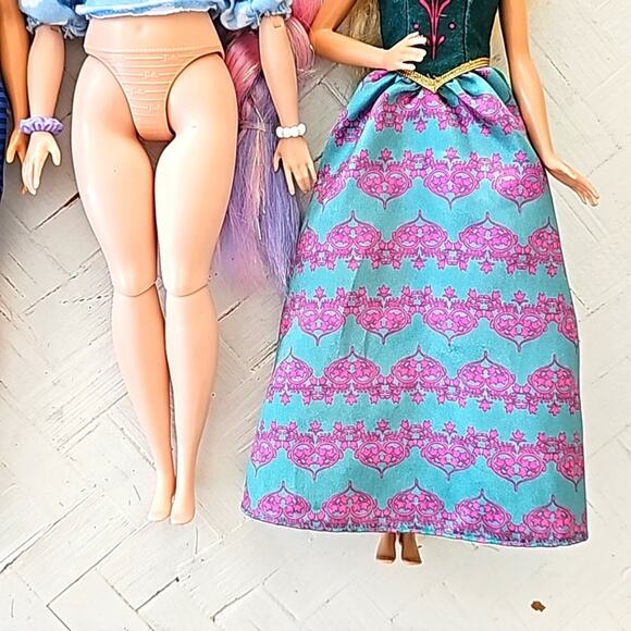 Lot of Four Barbie Dolls Three with Clothes One Missing Bottoms Two Heavier Set - Picture 6 of 10